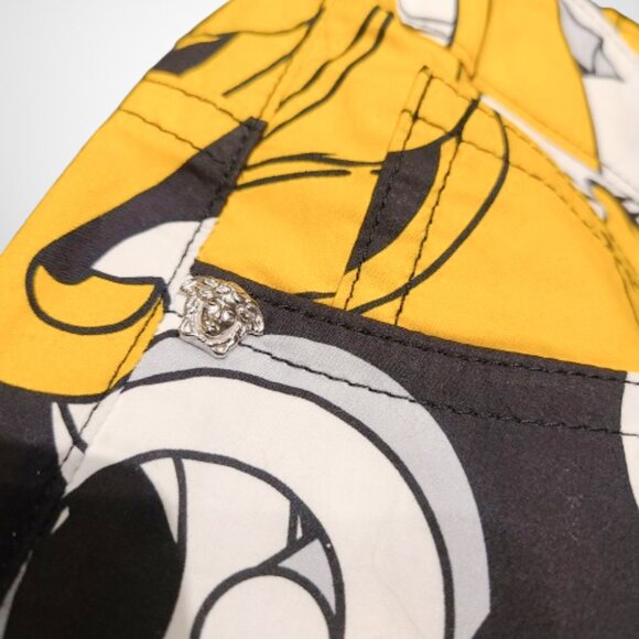 Young Versace Baroque Print Shorts - Size: XXS - Picture 5 of 10